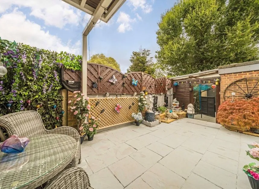 Gilders Road, Chessington, KT9, photo 8