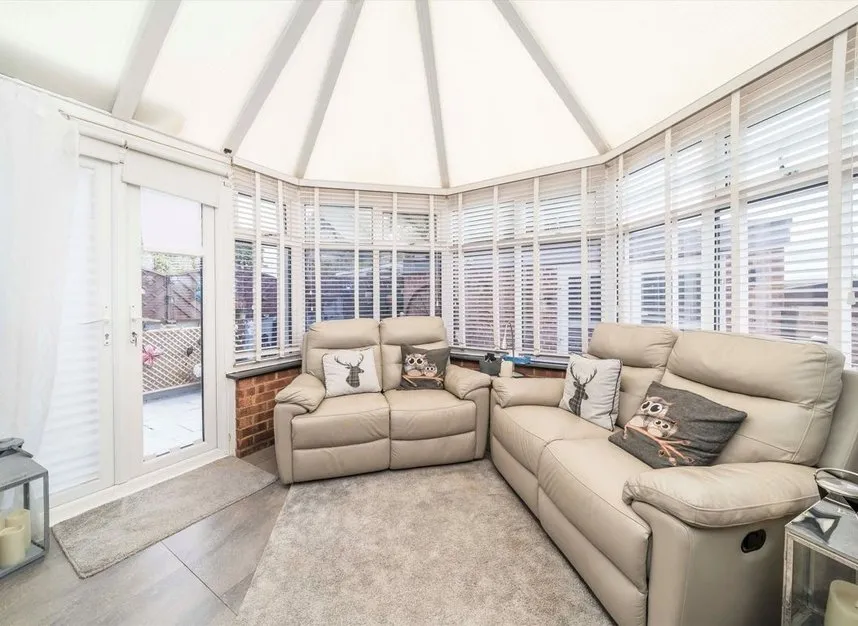 Gilders Road, Chessington, KT9, photo 4