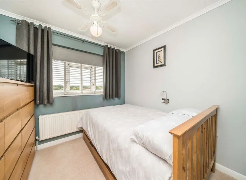Gilders Road, Chessington, KT9, photo 6
