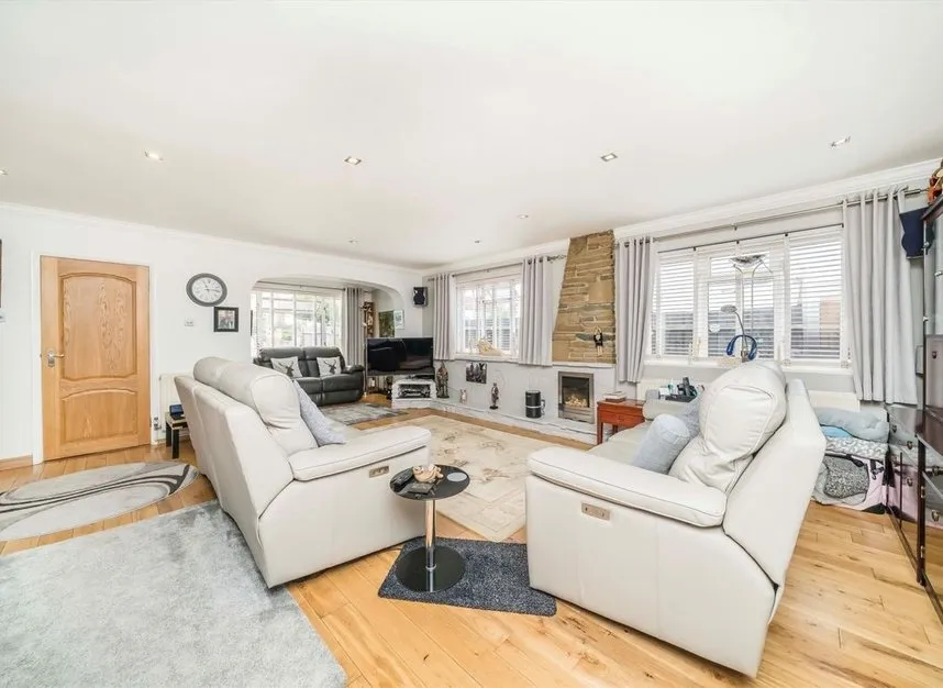 Gilders Road, Chessington, KT9, photo 2