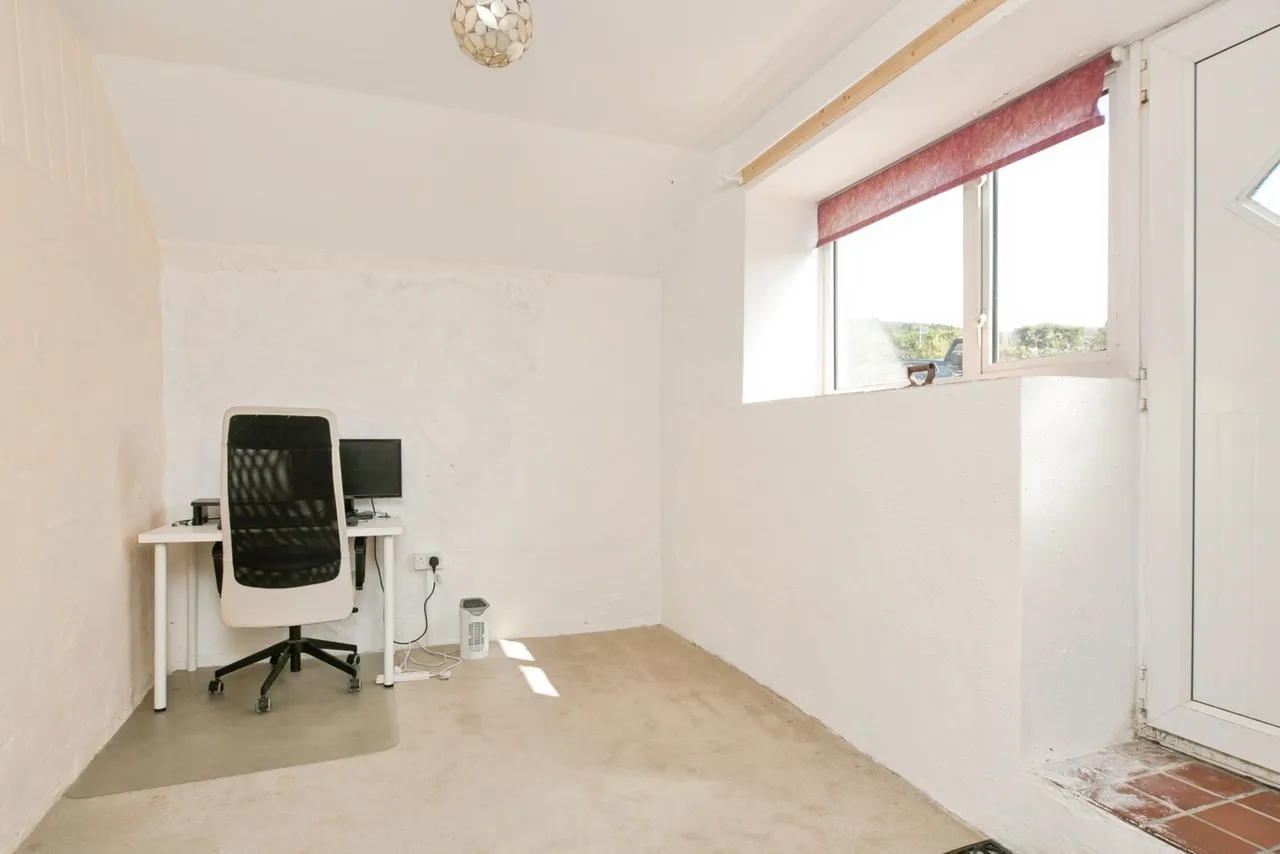Mount Road, Llanfairfechan, LL33, photo 9