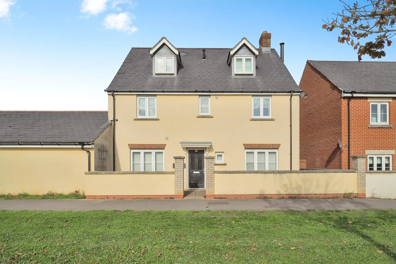 5 bed house for sale — Holloway Close, Amesbury, Salisbury