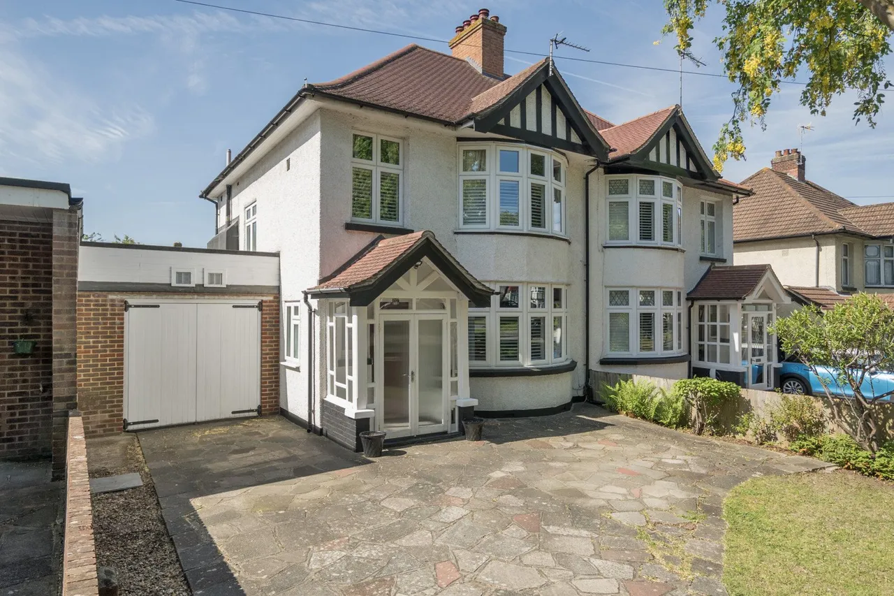 3 bed house for sale — Spur Road, BR6