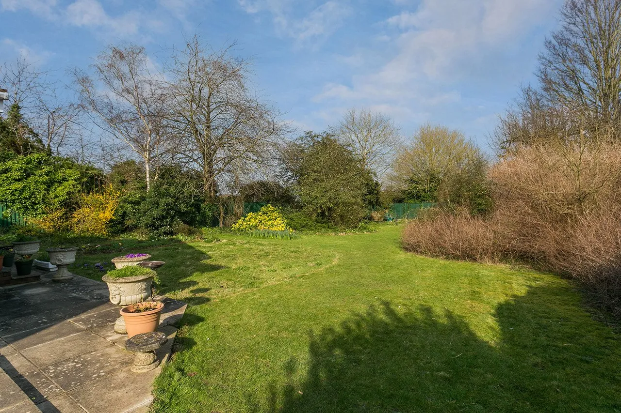The Paddock, Cranbrook Drive, Maidenhead, Berkshire, photo 2
