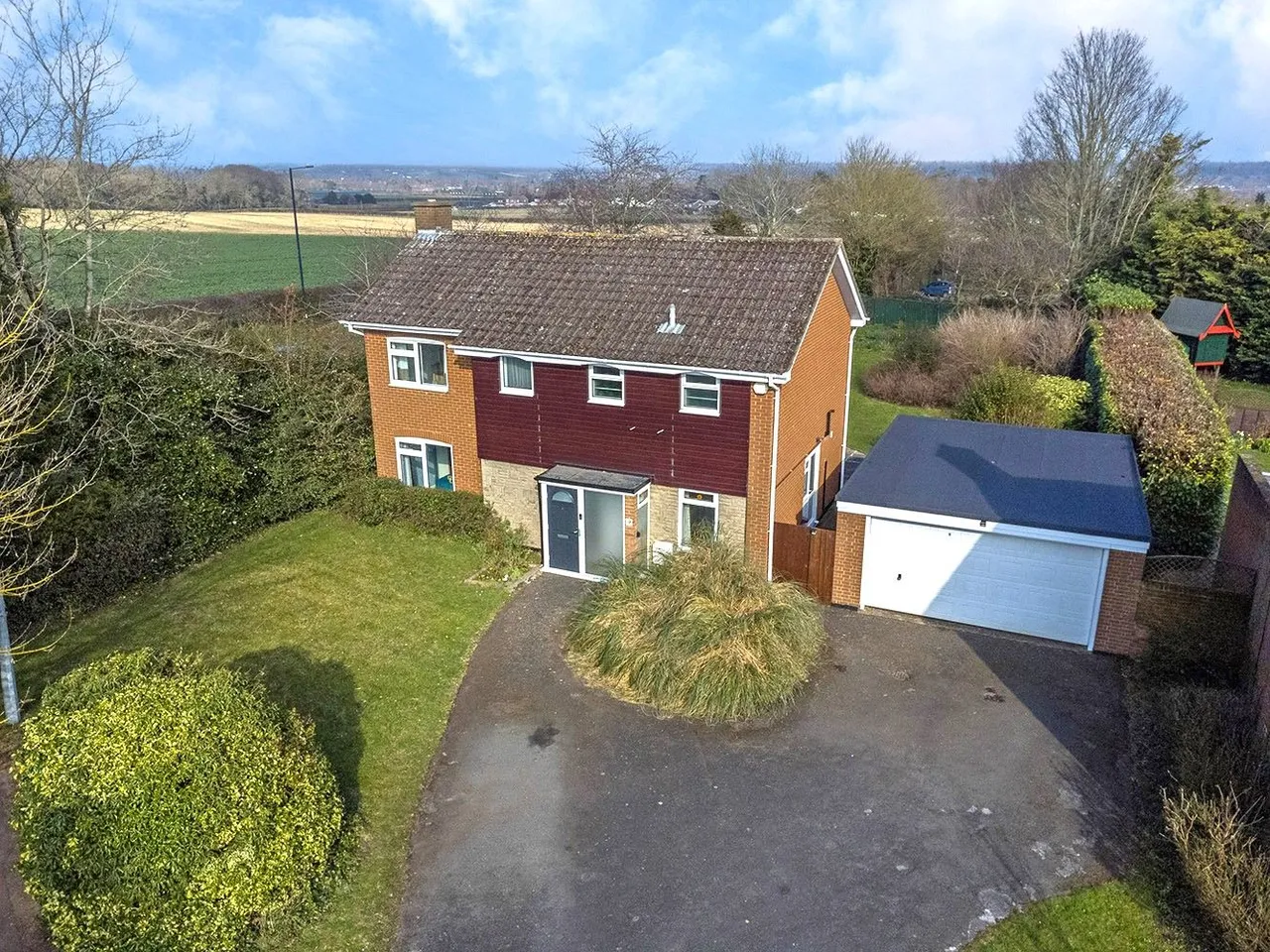 4 bed house for sale — The Paddock, Cranbrook Drive, Maidenhead, Berkshire