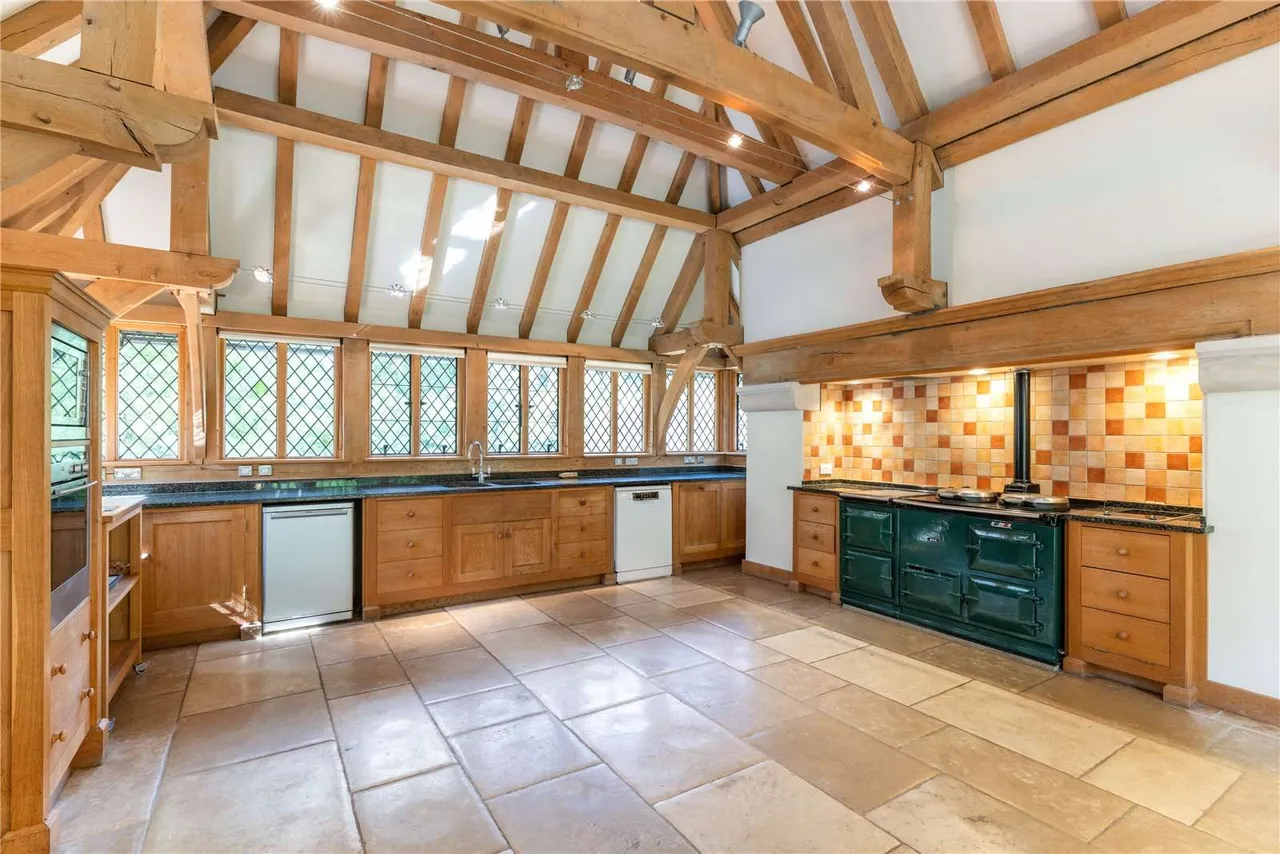 South Hay, Kingsley, Bordon, Hampshire, GU35 9NR, photo 12
