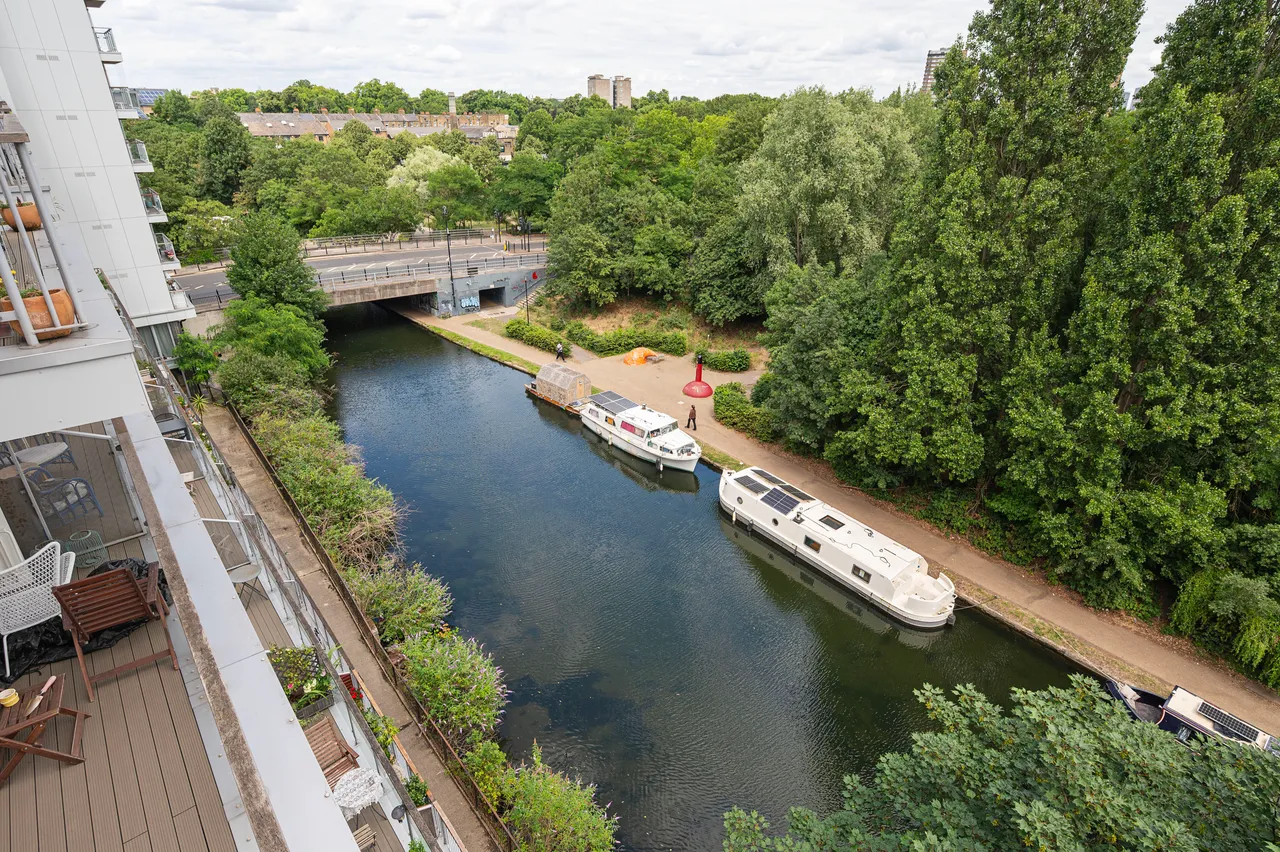 54 Victoria Wharf, 20 Palmers Road, London, photo 2