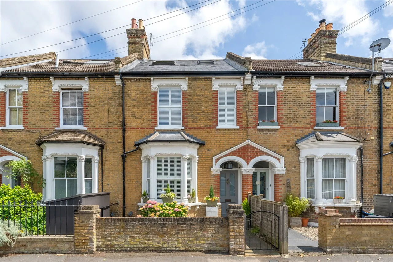 4 bed house for sale — Kings Road, Teddington, TW11 0QD