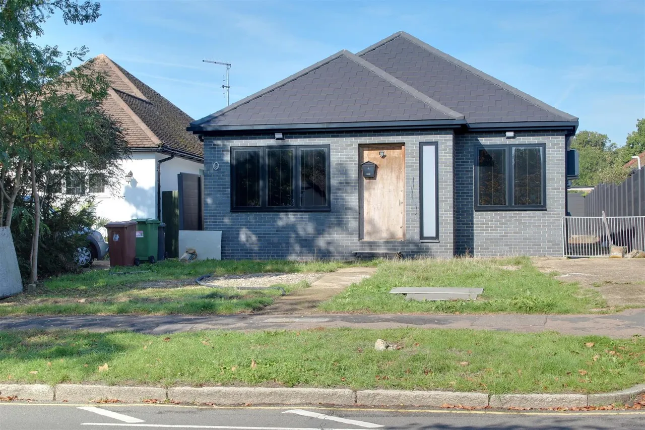 3 bed house for sale — Baker Street, Potters Bar EN6 2EX