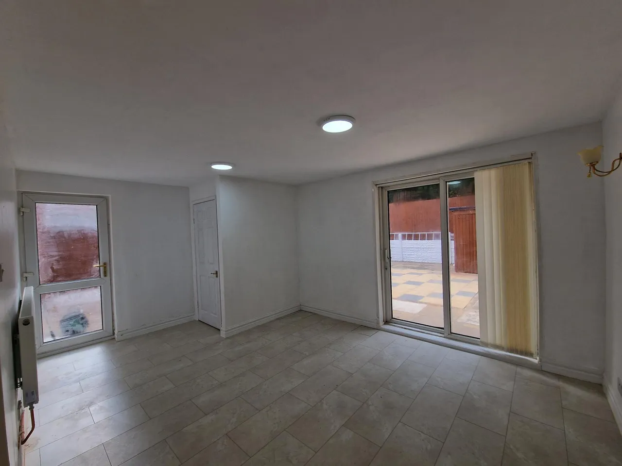 Byfleet Close, Bilston, WV14, photo 4