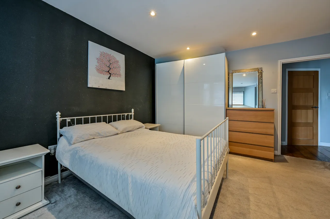 19 Turnoak Avenue, Woking, photo 5