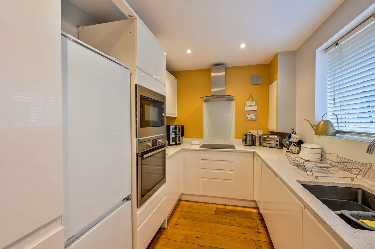 19 Turnoak Avenue, Woking, photo 10