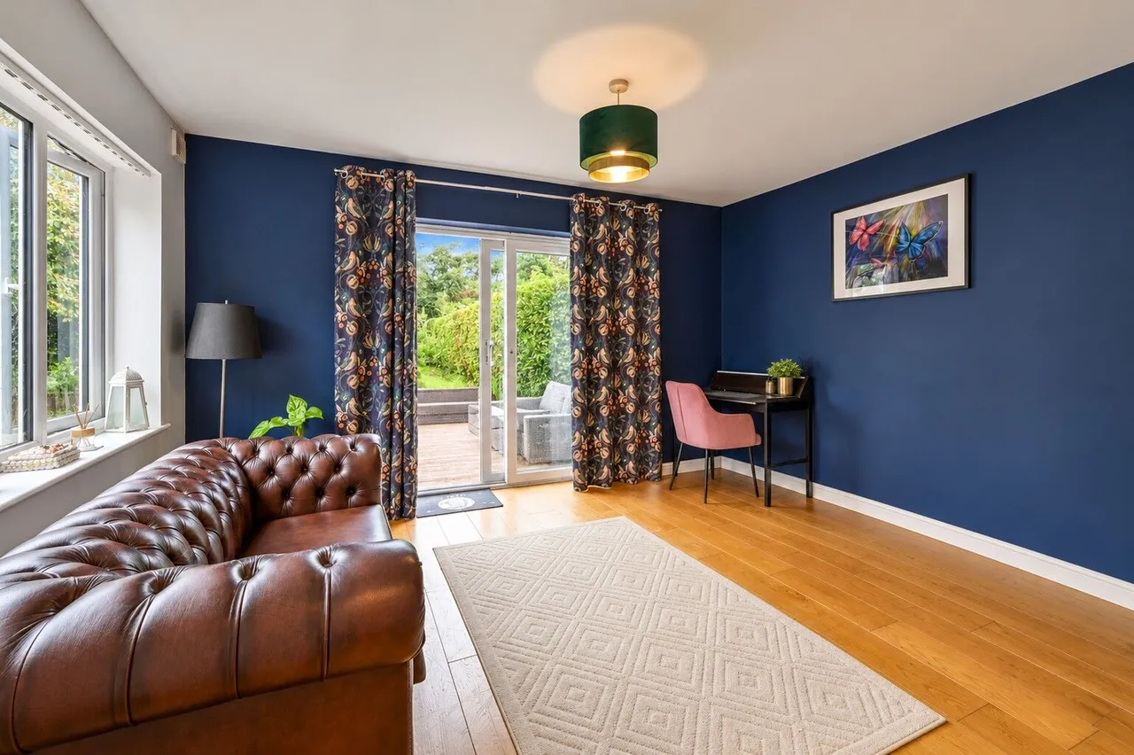 19 Turnoak Avenue, Woking, photo 2