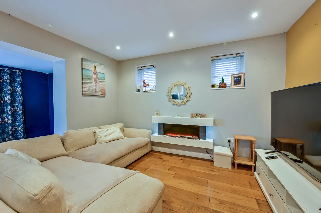 19 Turnoak Avenue, Woking, photo 12