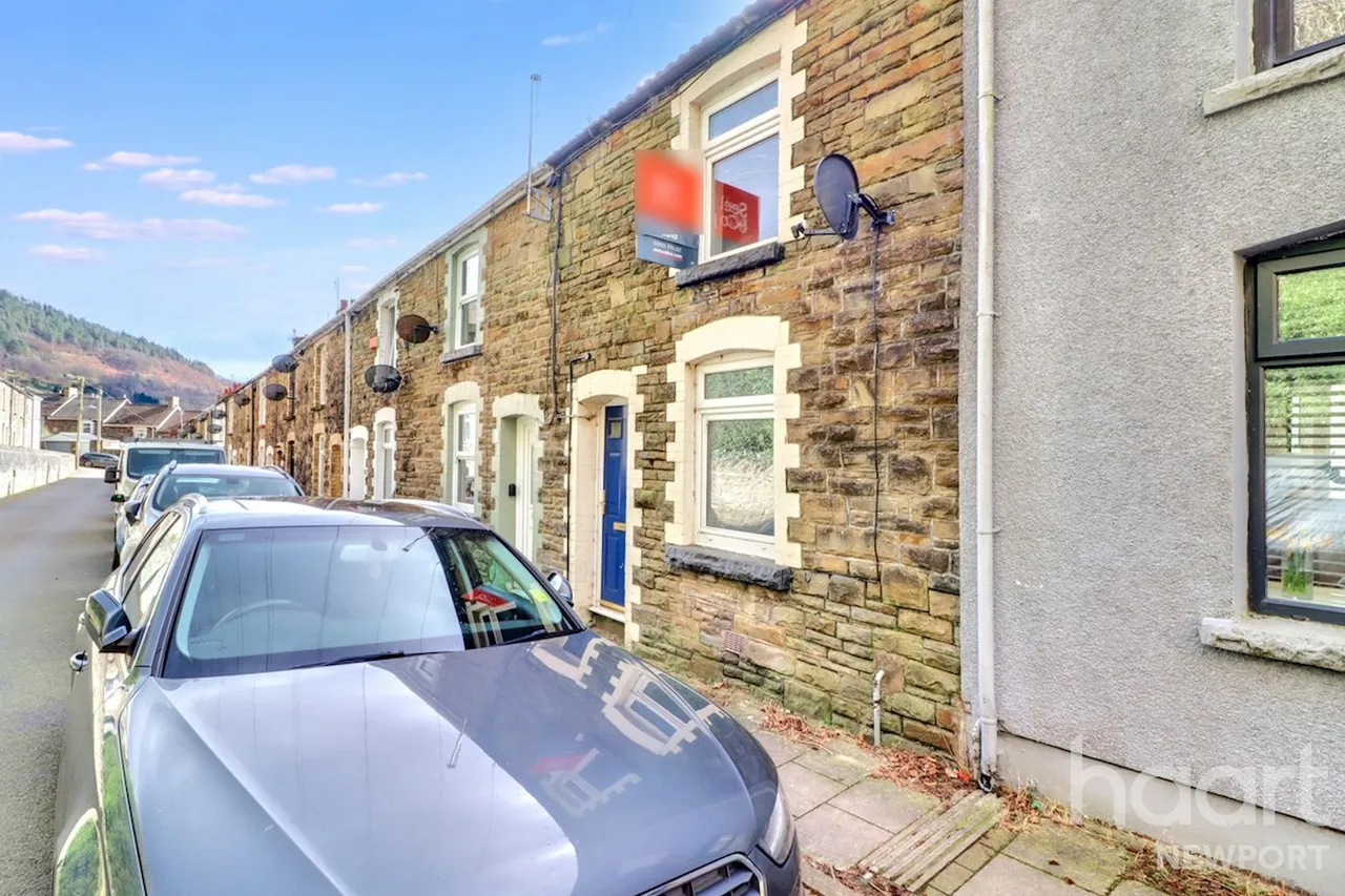 2 bed house to rent, NP11