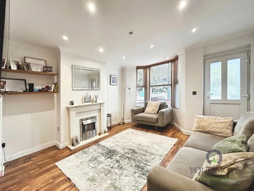 3 bed house for sale — Beddington Lane, Croydon, CR0