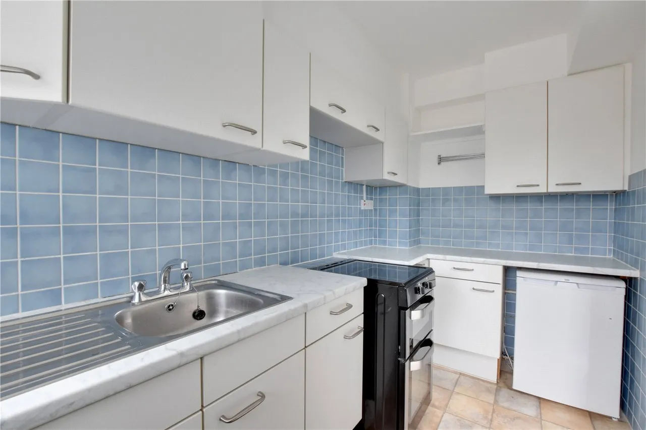 2 bed flat for sale — Minerva Lodge, 25-30 Sweyn Place, Blackheath, London, SE3