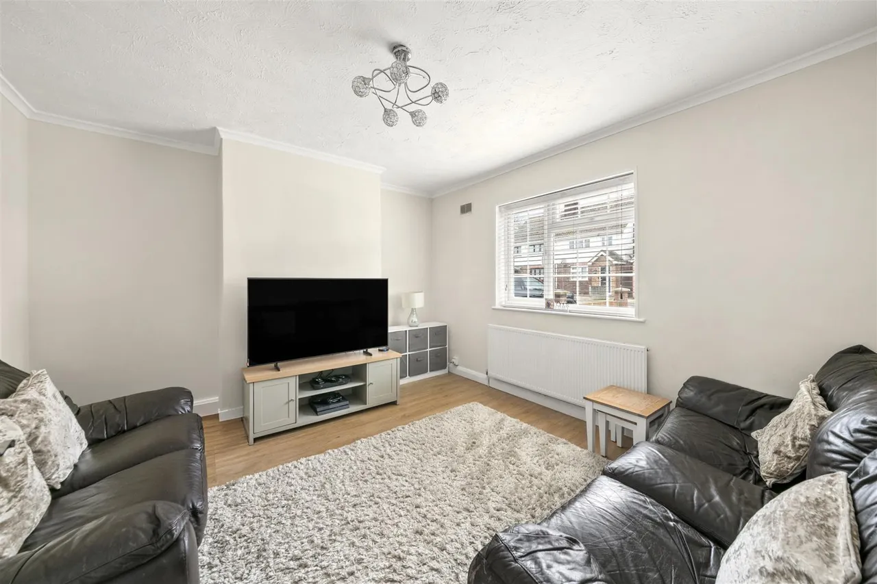 Dagnall Crescent, Uxbridge, photo 3