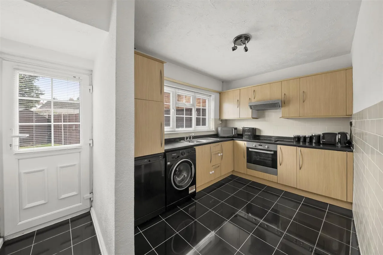 Dagnall Crescent, Uxbridge, photo 2
