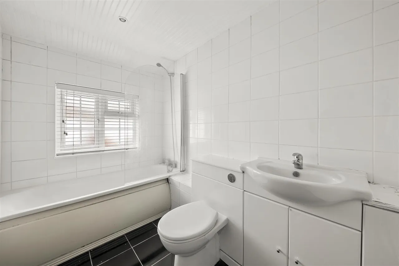 Dagnall Crescent, Uxbridge, photo 4