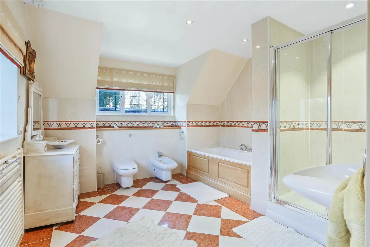 The Drive, South Cheam, SM2, photo 28