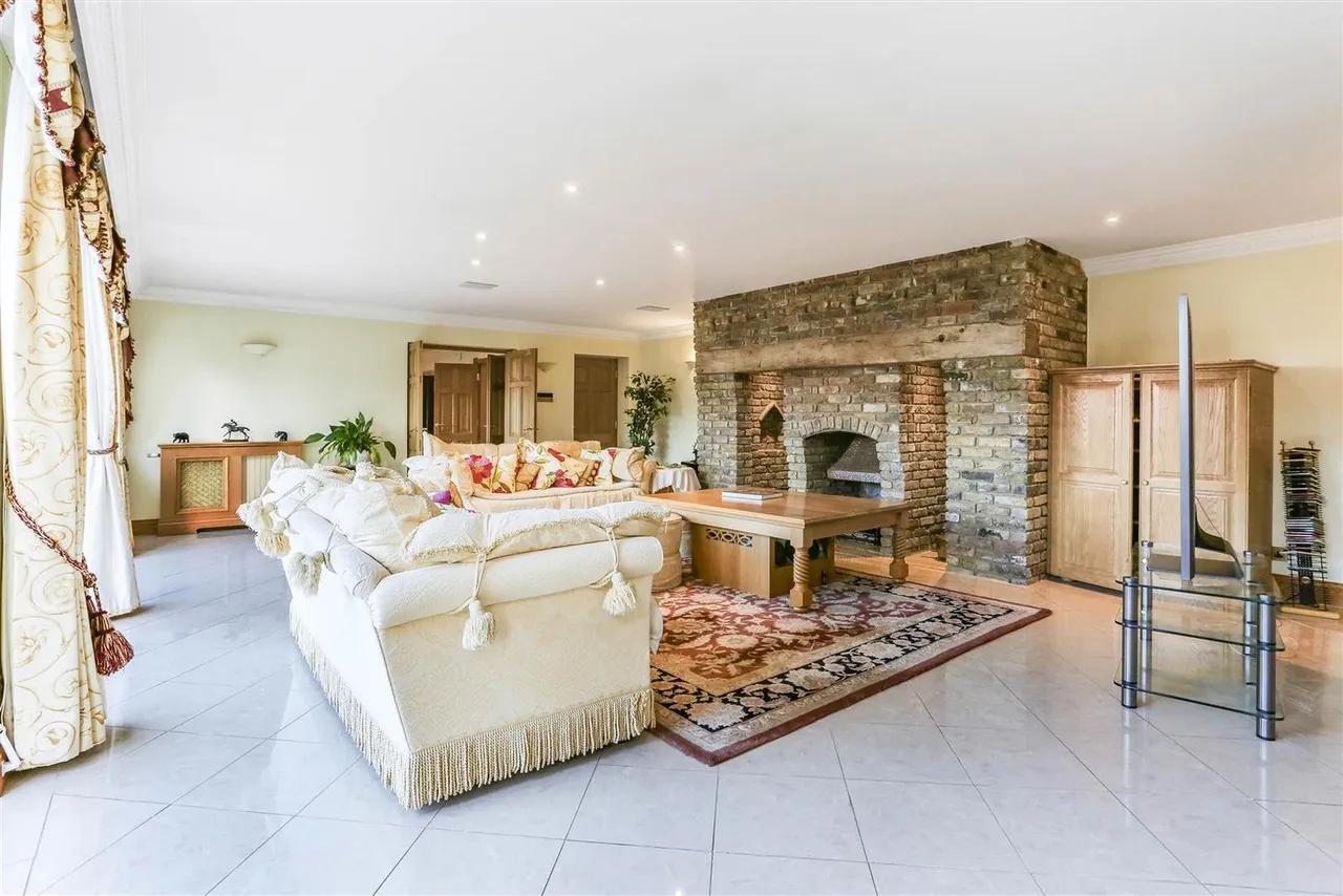 The Drive, South Cheam, SM2, photo 13