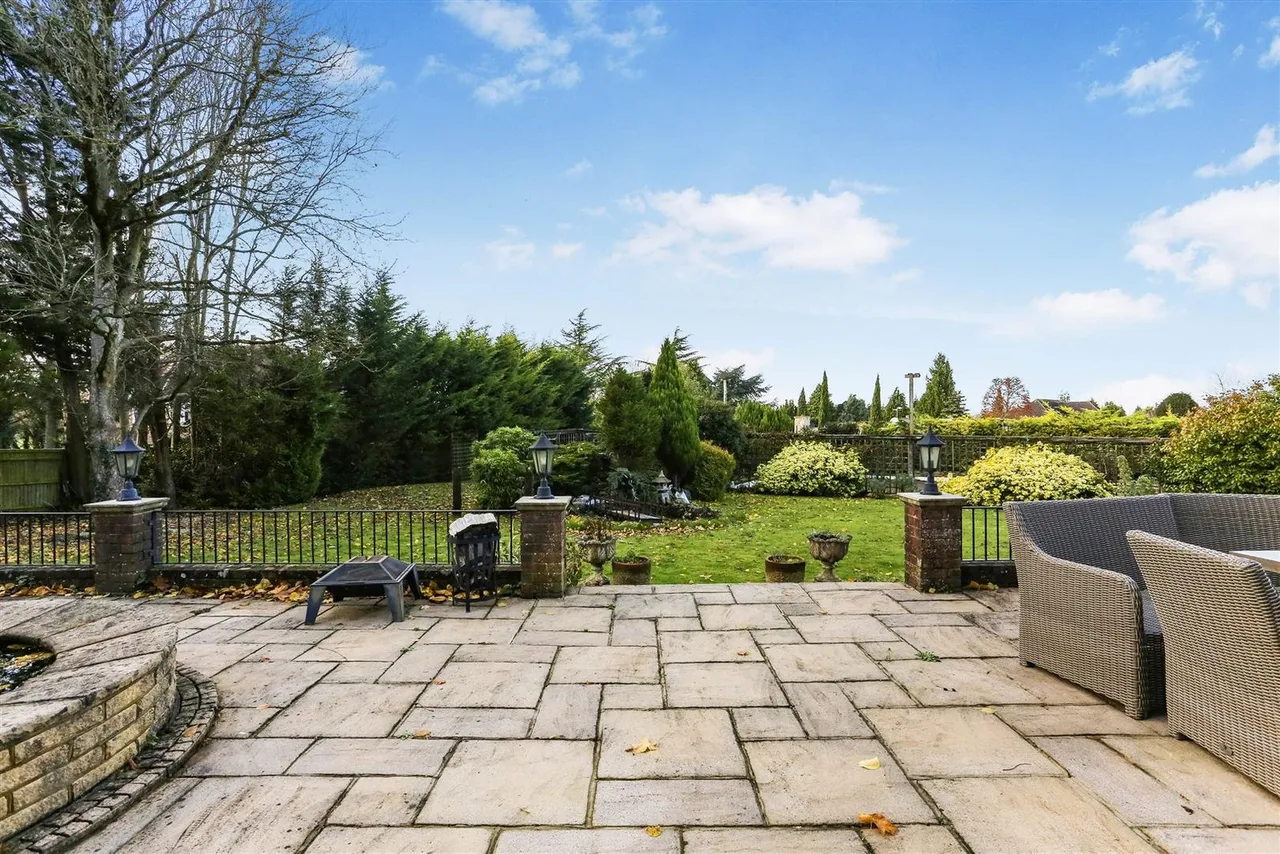 The Drive, South Cheam, SM2, photo 51