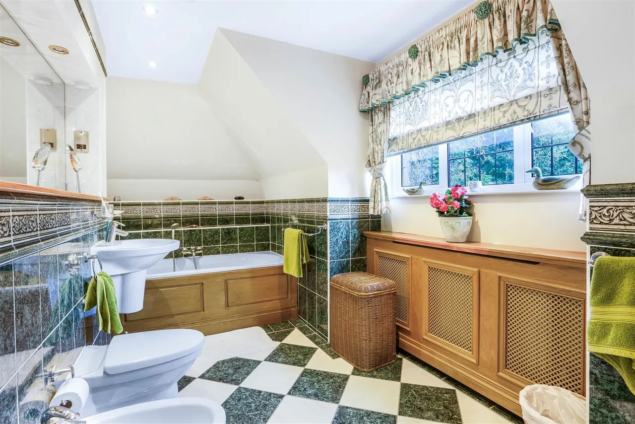 The Drive, South Cheam, SM2, photo 32