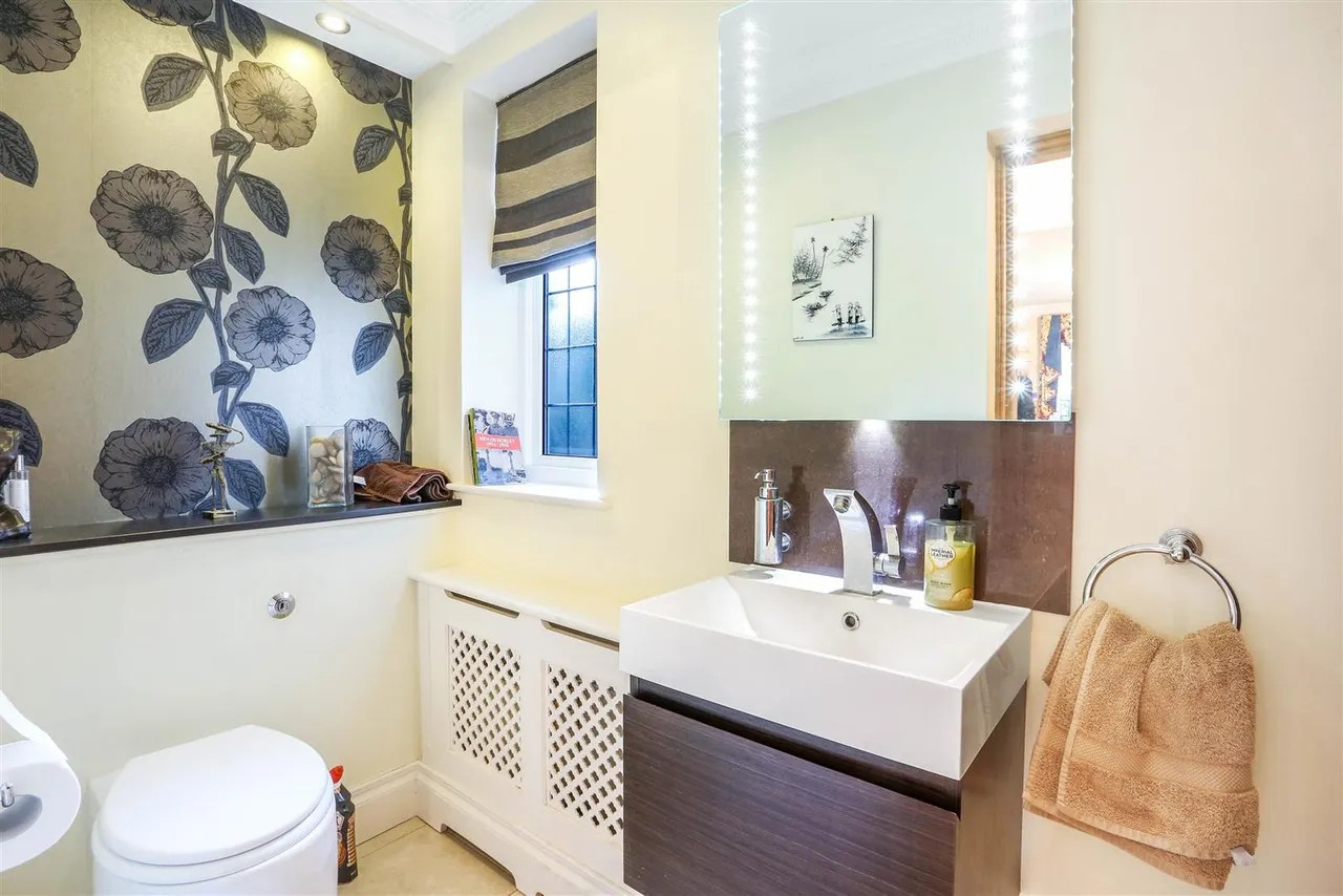 The Drive, South Cheam, SM2, photo 16