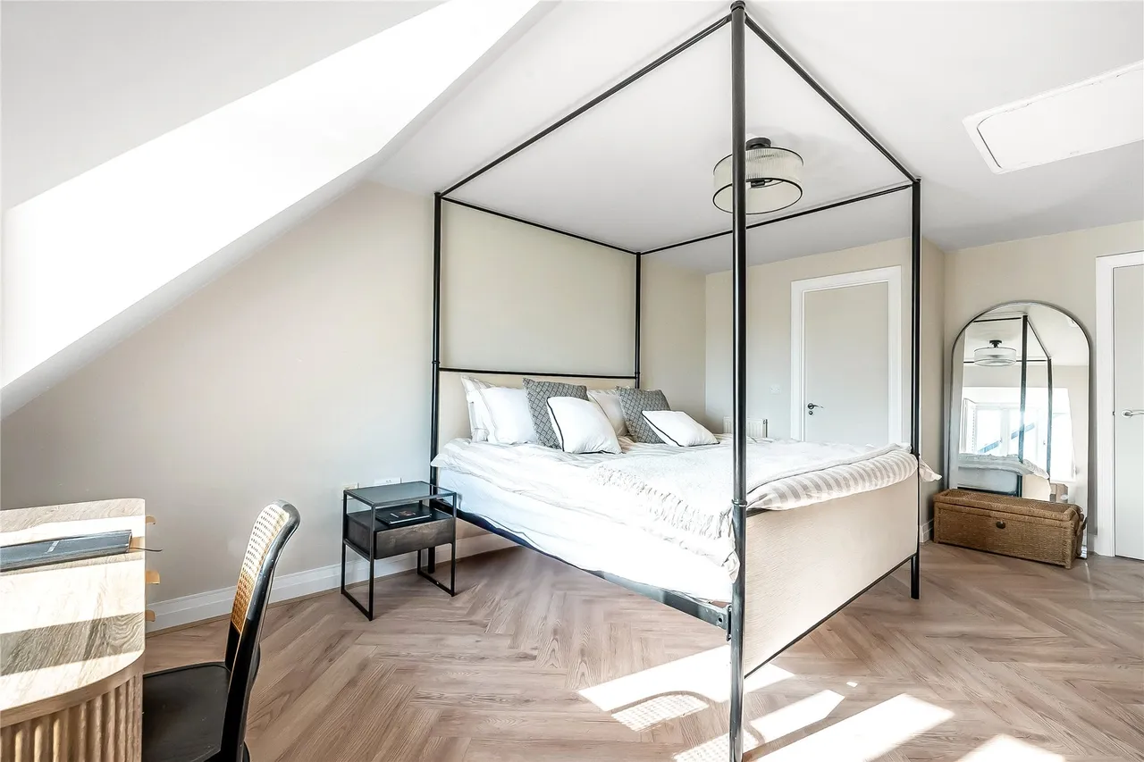 Henderson Avenue, Guildford, GU2, photo 11