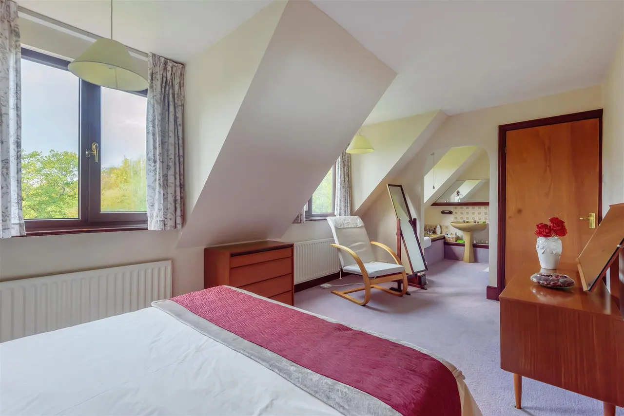 Chapel Road, Sarisbury Green, photo 9