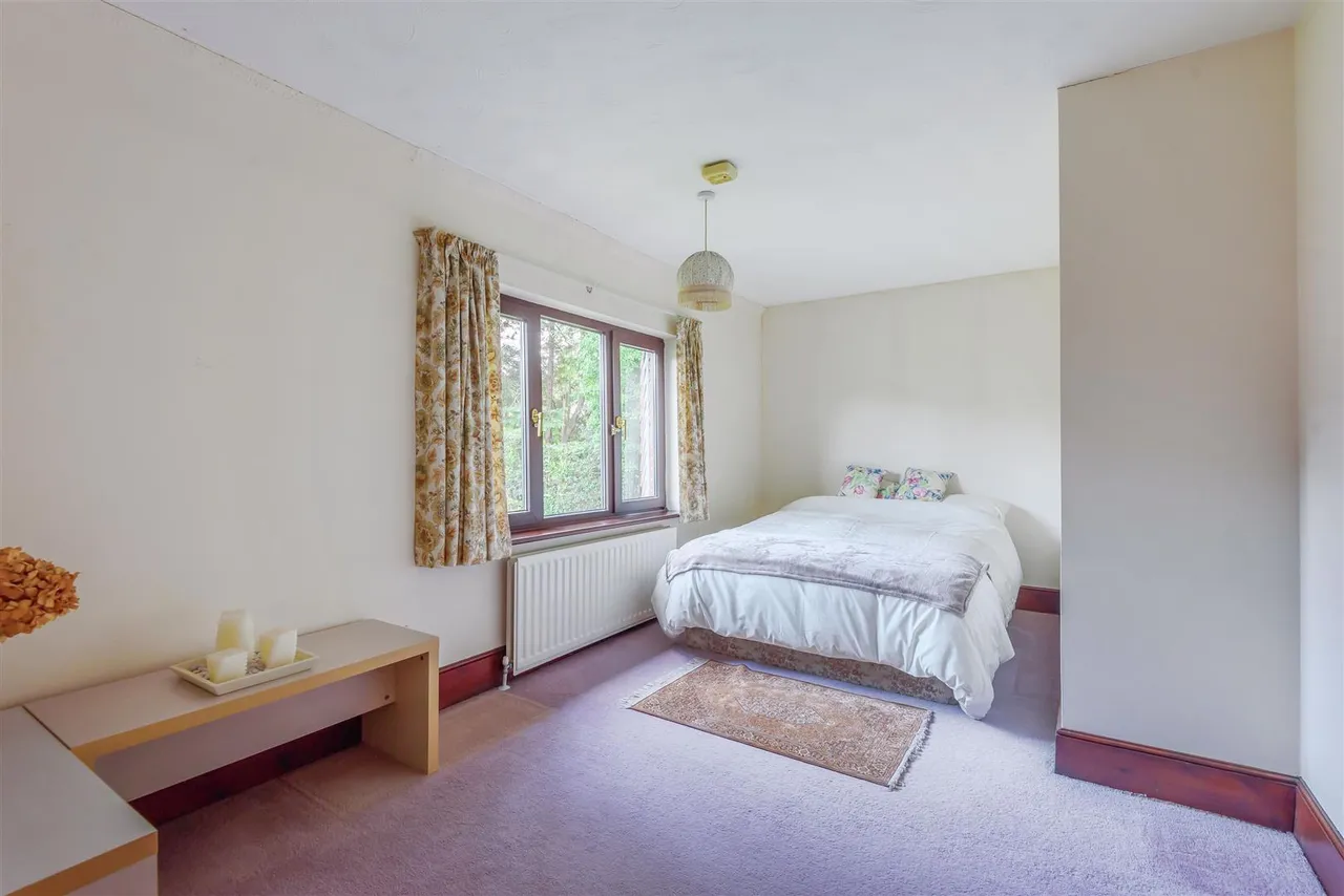 Chapel Road, Sarisbury Green, photo 11