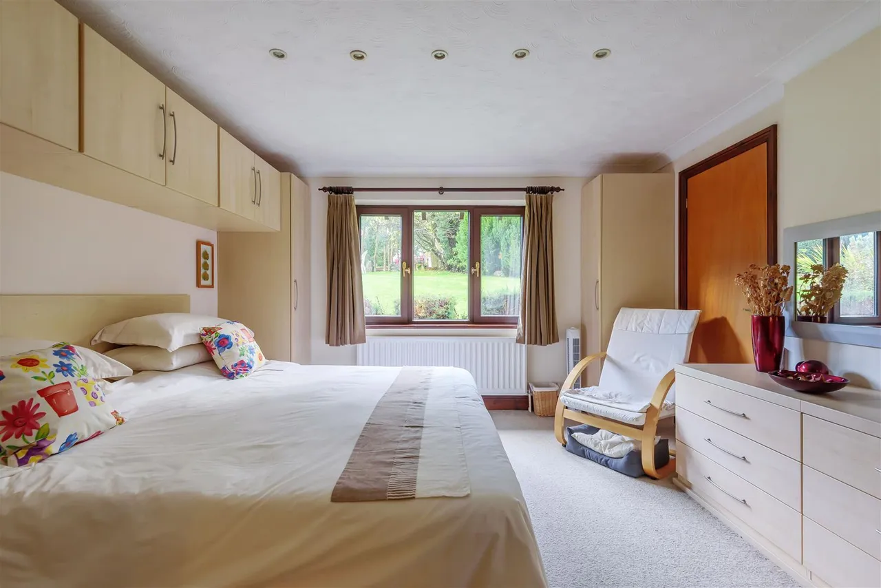 Chapel Road, Sarisbury Green, photo 7