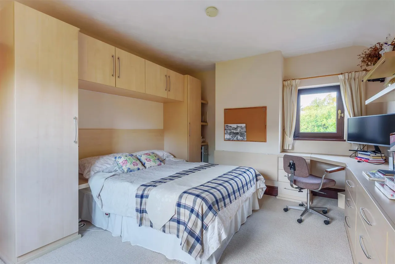 Chapel Road, Sarisbury Green, photo 10