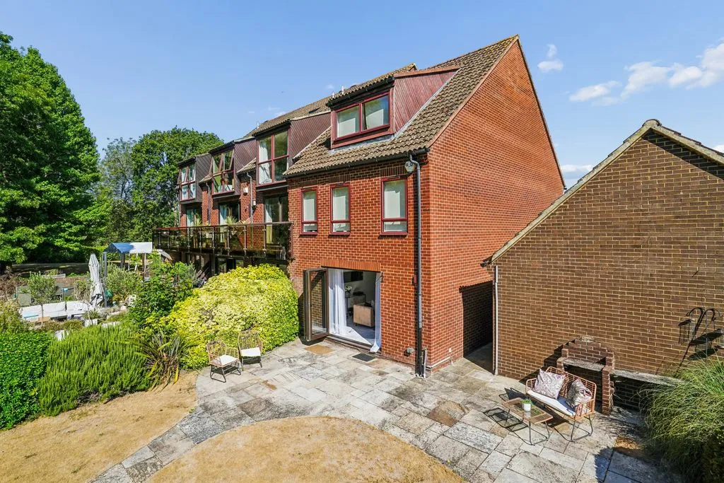 4 bed property for sale — Temple Mill Island, Marlow SL7 1SG