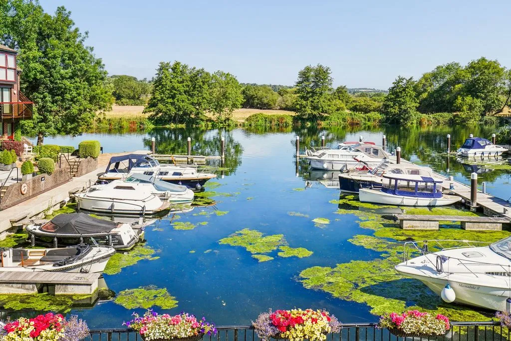 Temple Mill Island, Marlow SL7 1SG, photo 2