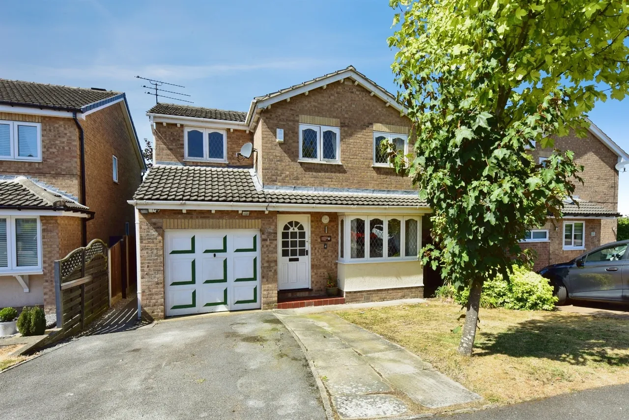 4 bed house for sale — Wychwood Glen, Sothall, Sheffield