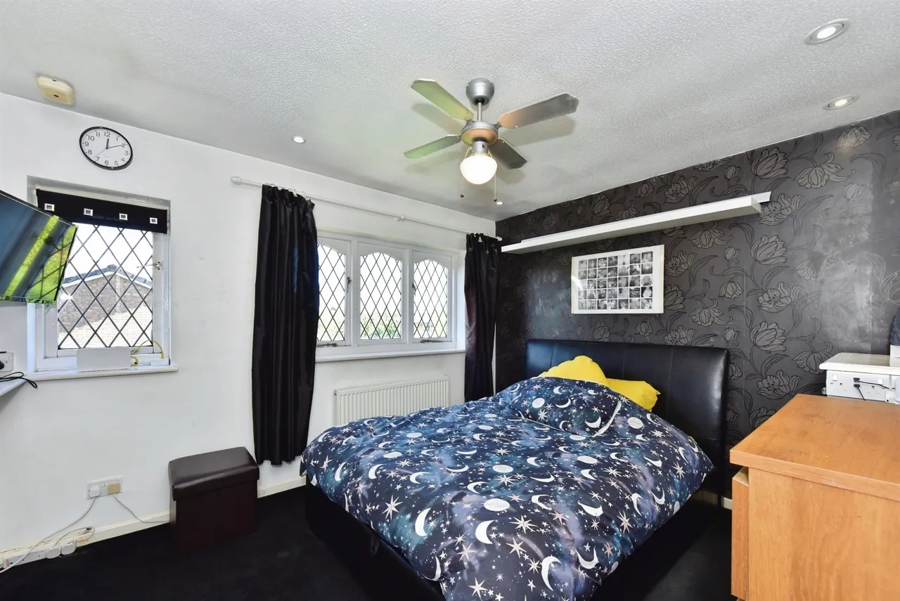 Wychwood Glen, Sothall, Sheffield, photo 9