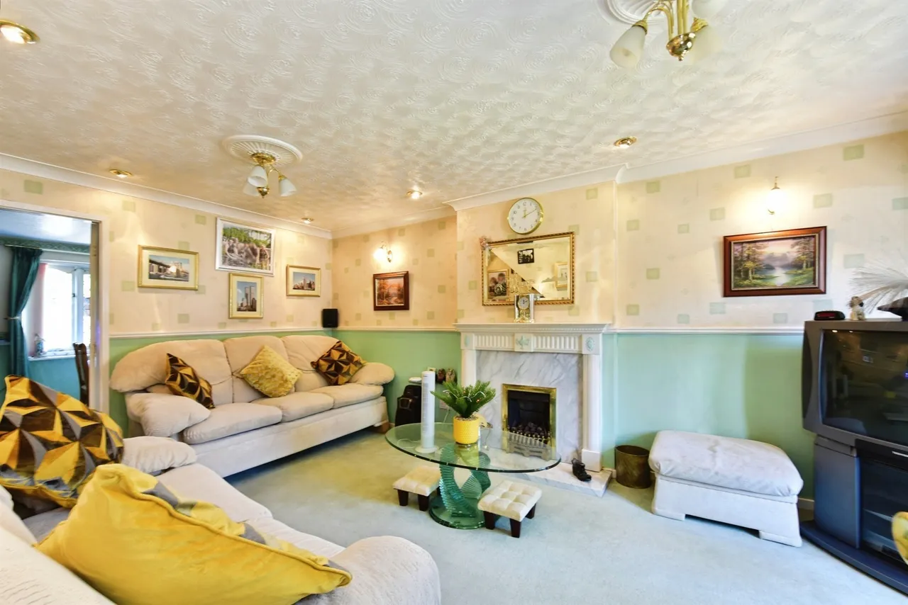 Wychwood Glen, Sothall, Sheffield, photo 2