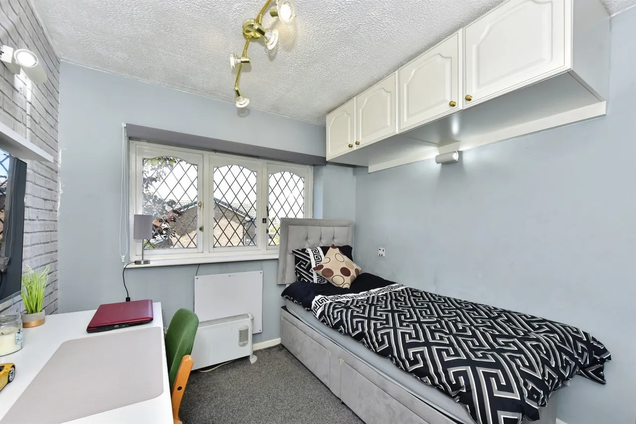 Wychwood Glen, Sothall, Sheffield, photo 11