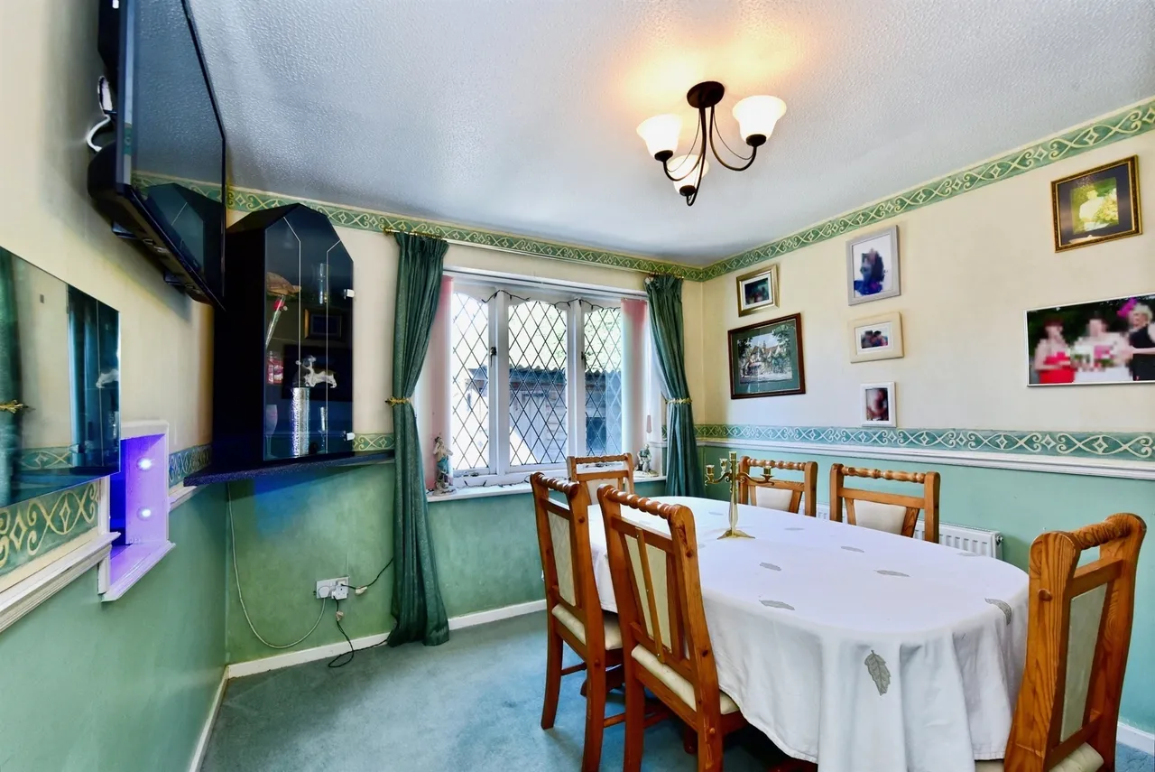 Wychwood Glen, Sothall, Sheffield, photo 4