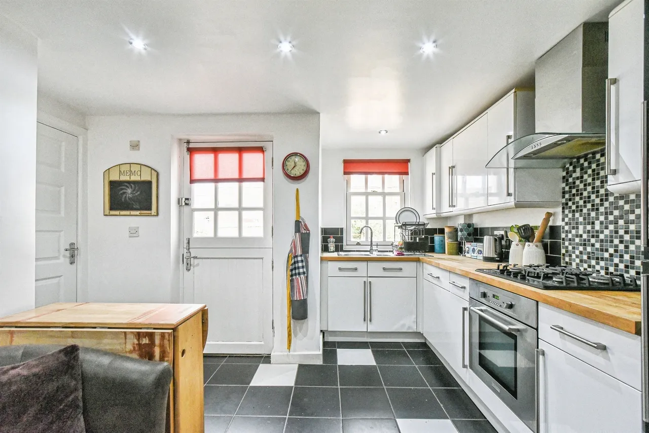 Bath Road, Swindon, SN1, photo 6