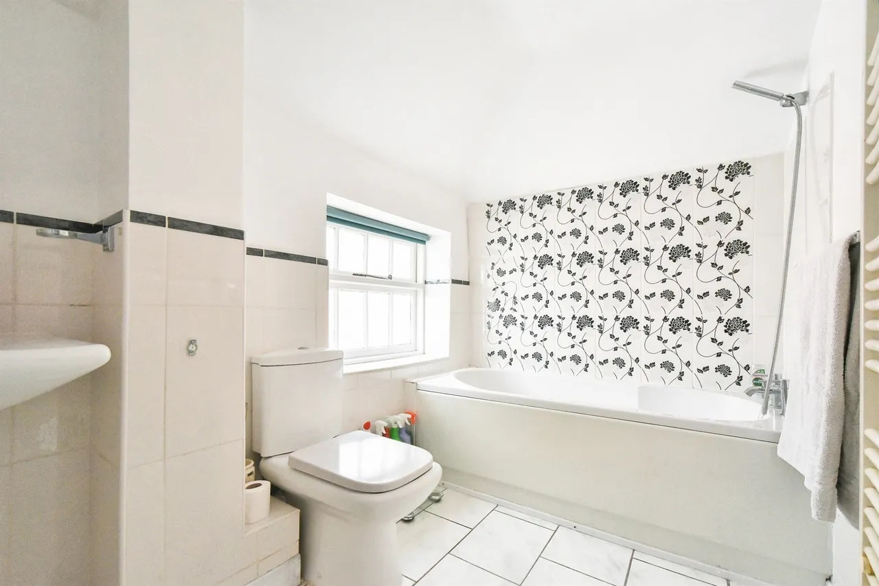Bath Road, Swindon, SN1, photo 12