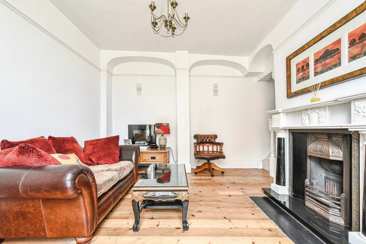 Bath Road, Swindon, SN1, photo 4