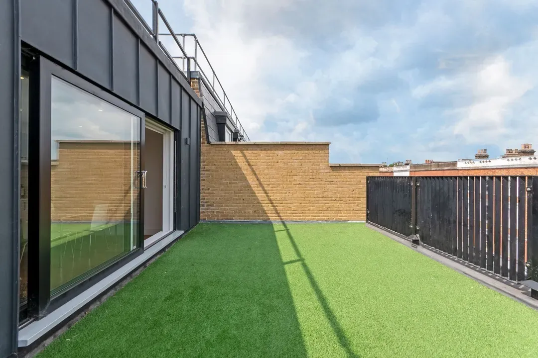 Kilburn High Road, Kilburn, London, NW6, photo 14