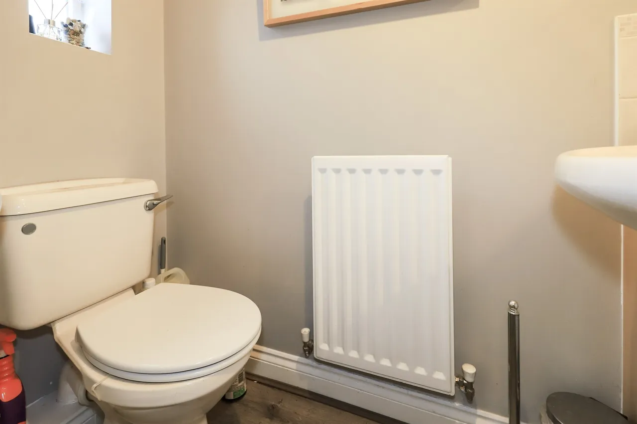 Marbury Drive, Bilston, WV14, photo 10