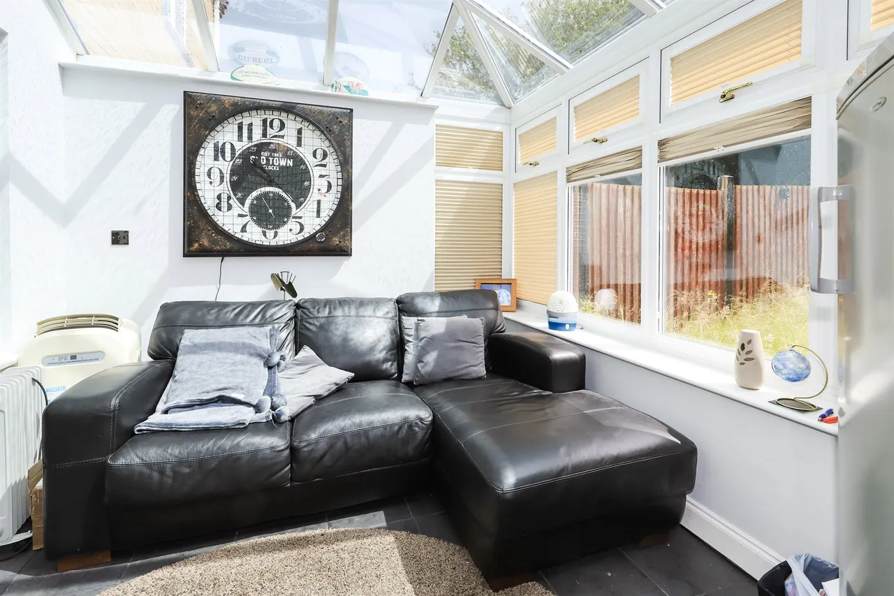 Marbury Drive, Bilston, WV14, photo 7