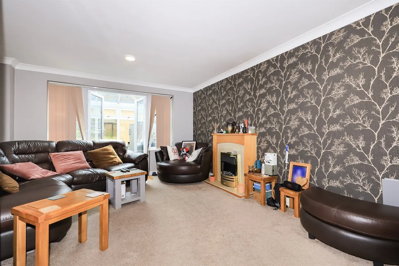 Marbury Drive, Bilston, WV14, photo 2