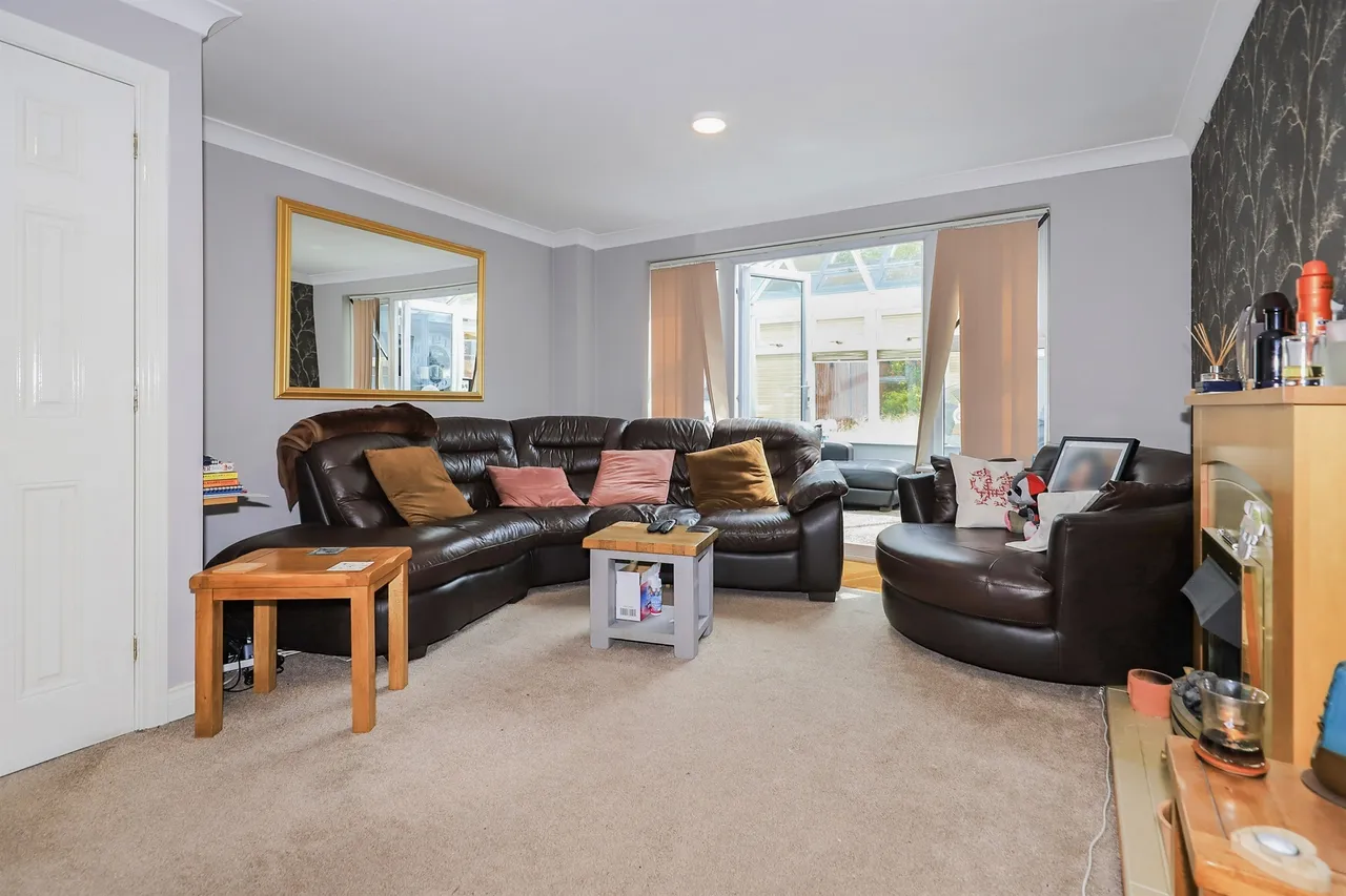 Marbury Drive, Bilston, WV14, photo 3