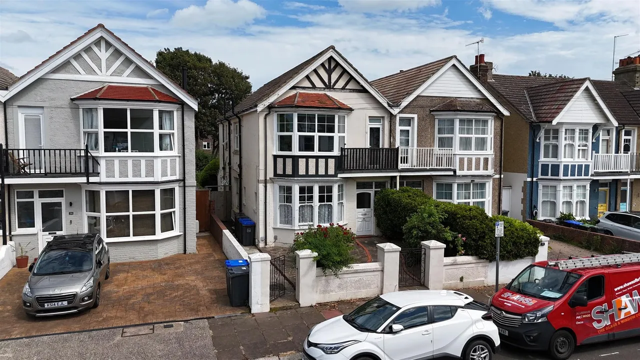 1 bed flat for sale — Navarino Road, Worthing